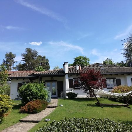 Il Colle Fiorito Bed & Breakfast Oleggio Castello Exterior photo