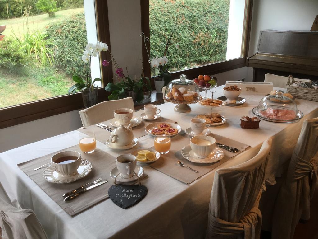Il Colle Fiorito Bed & Breakfast Oleggio Castello Exterior photo