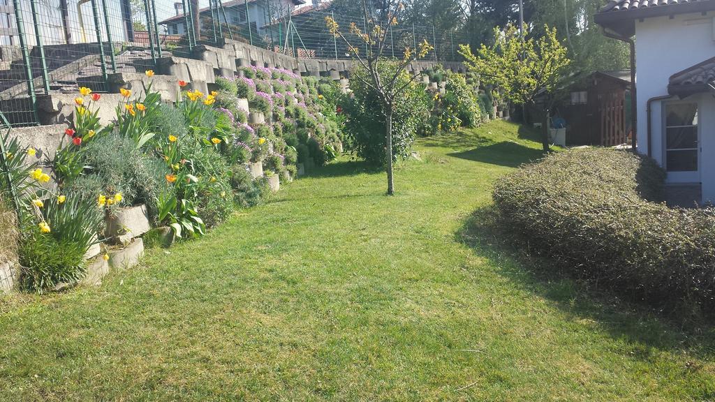 Il Colle Fiorito Bed & Breakfast Oleggio Castello Exterior photo