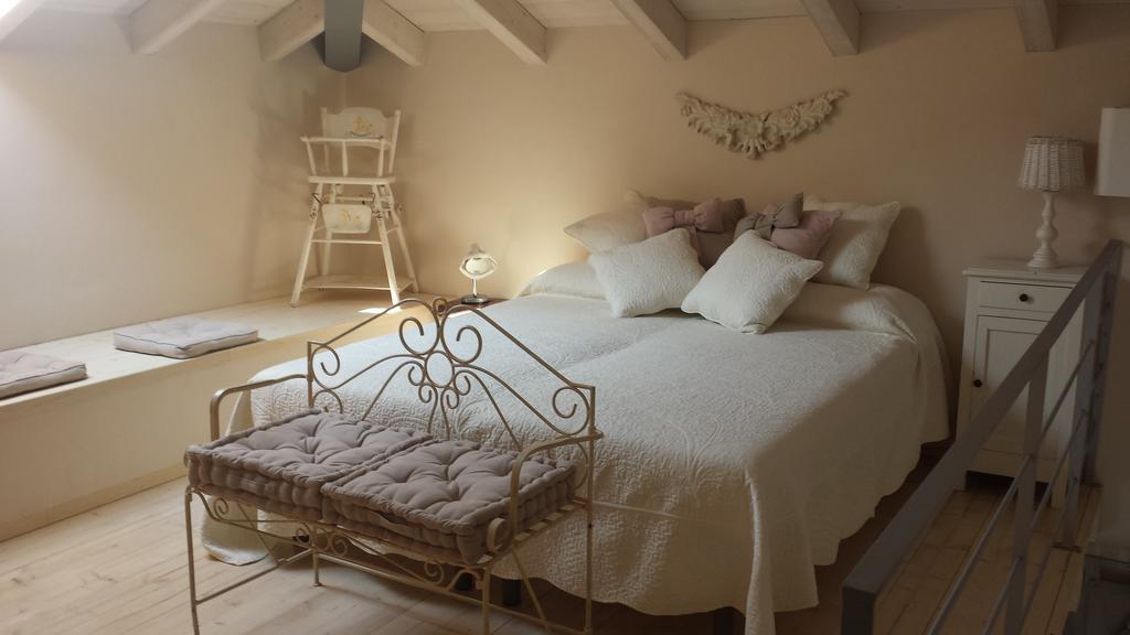 Il Colle Fiorito Bed & Breakfast Oleggio Castello Exterior photo