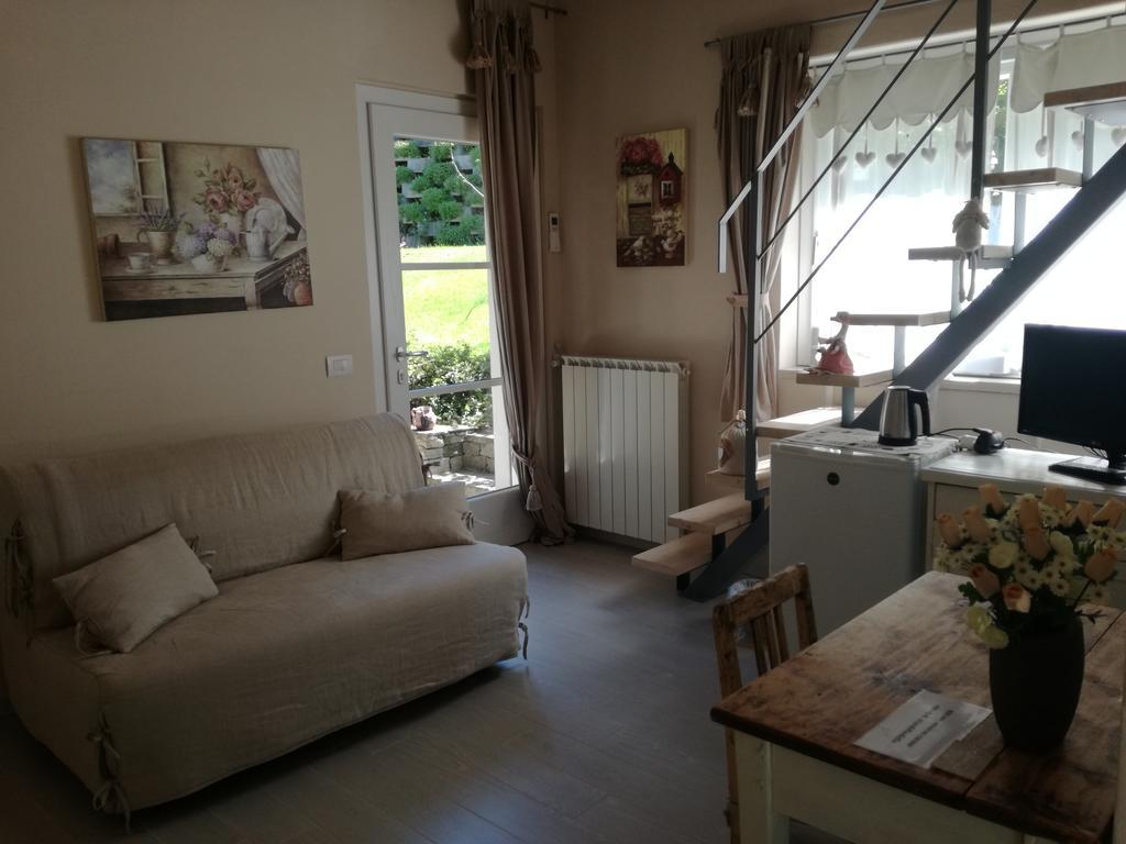 Il Colle Fiorito Bed & Breakfast Oleggio Castello Exterior photo