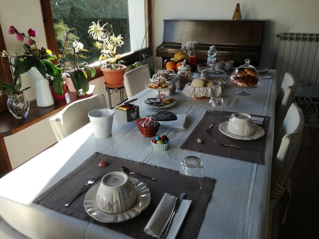 Il Colle Fiorito Bed & Breakfast Oleggio Castello Exterior photo