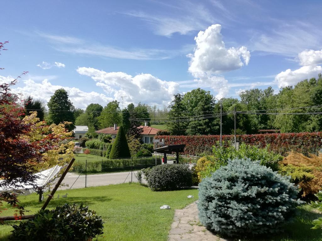 Il Colle Fiorito Bed & Breakfast Oleggio Castello Exterior photo