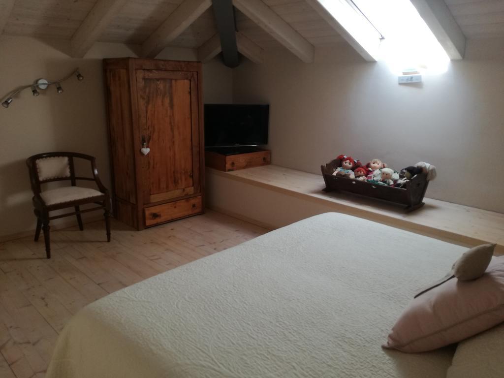 Il Colle Fiorito Bed & Breakfast Oleggio Castello Exterior photo