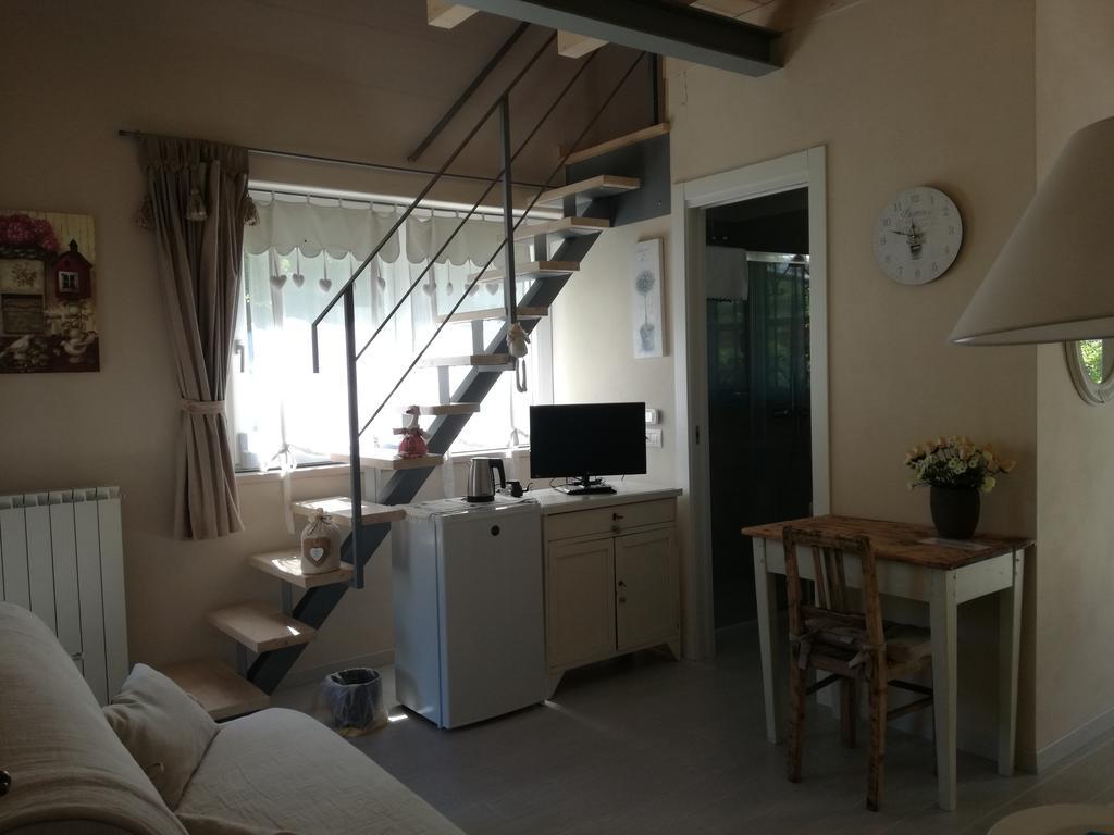 Il Colle Fiorito Bed & Breakfast Oleggio Castello Exterior photo