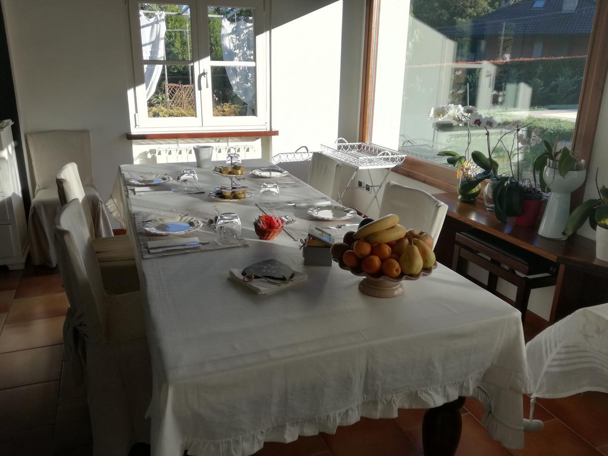 Il Colle Fiorito Bed & Breakfast Oleggio Castello Exterior photo