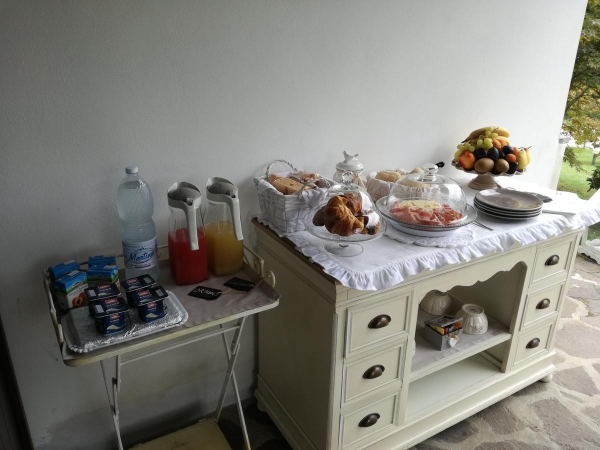 Il Colle Fiorito Bed & Breakfast Oleggio Castello Exterior photo