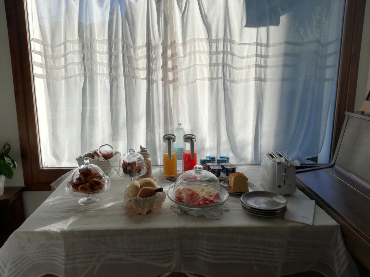 Il Colle Fiorito Bed & Breakfast Oleggio Castello Exterior photo