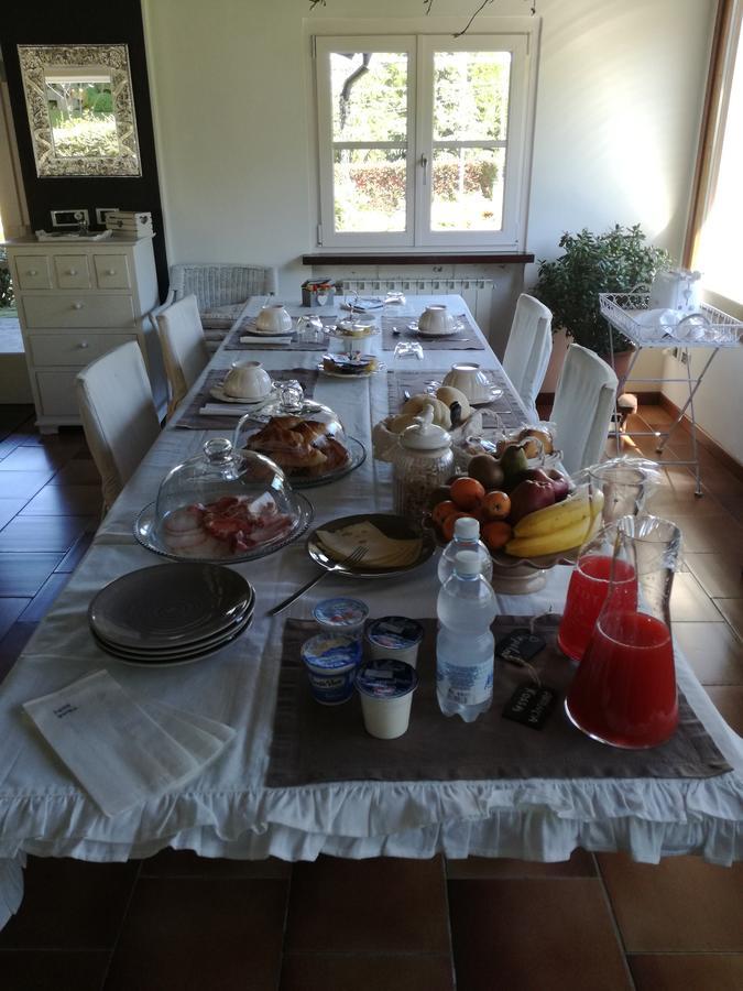 Il Colle Fiorito Bed & Breakfast Oleggio Castello Exterior photo